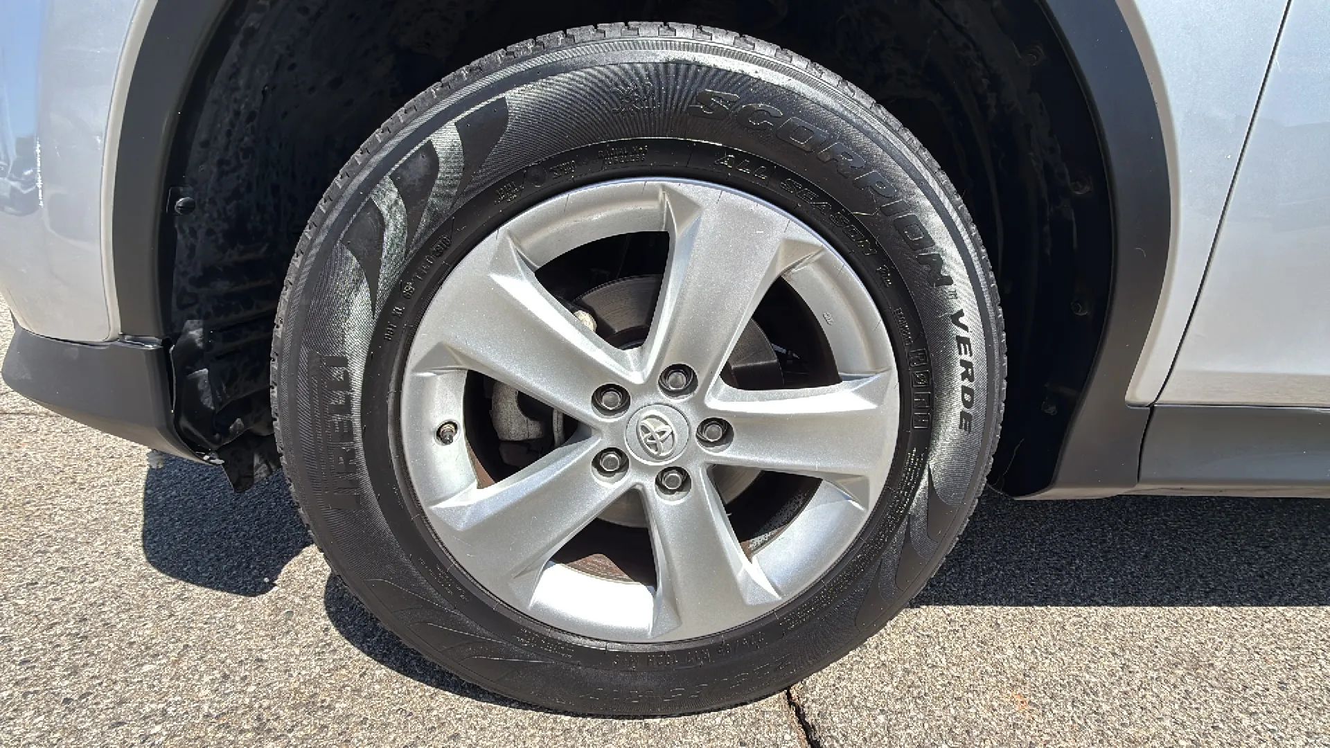 2014 Toyota RAV4 XLE - Photo 14