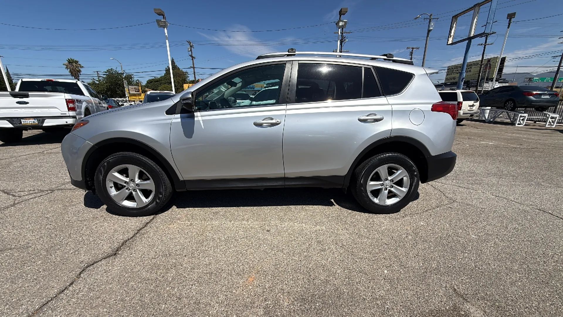 2014 Toyota RAV4 XLE - Photo 3